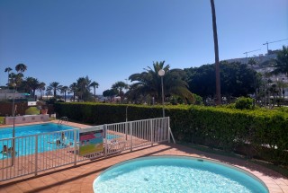 Leilighet nær stranden i Puerto Rico. terrasse og felles basseng